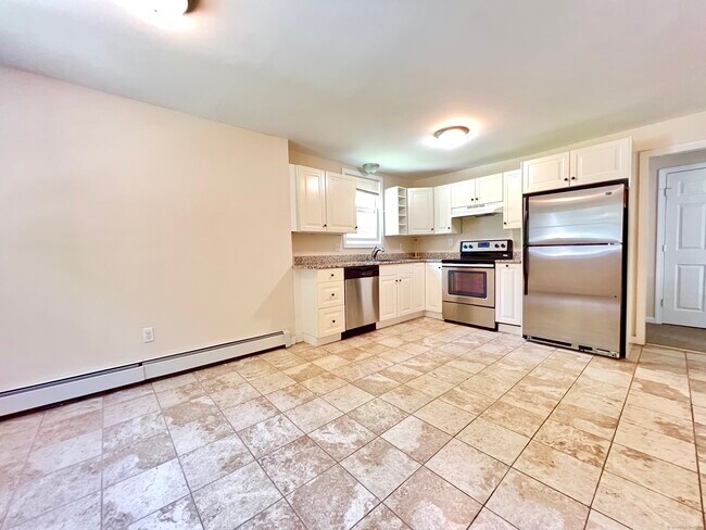 Building Photo - 422 W River Rd