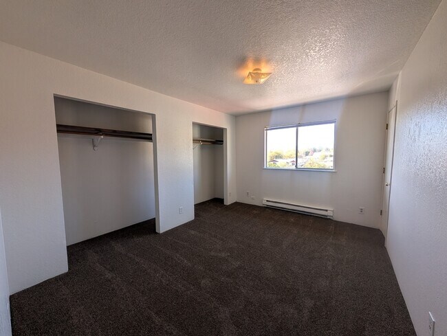 Foto del edificio - 275 Rose Ave