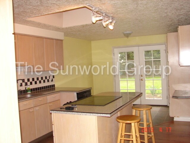 Building Photo - 10800 NE 95th St