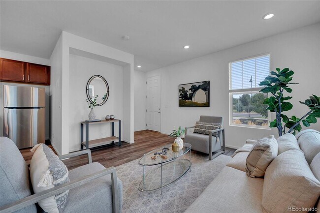 Building Photo - 1094 Anker Dr