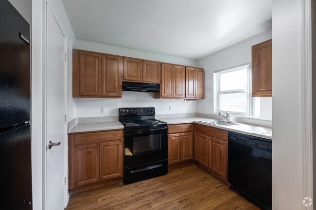2BR, 2BA - 1,028SF - Kitchen - Timber Sound 2