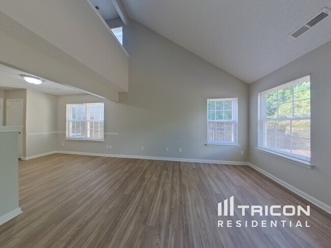 Foto del edificio - 4112 Everest Dr