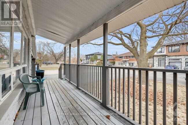 Photo du bâtiment - 833 Maplewood Ave