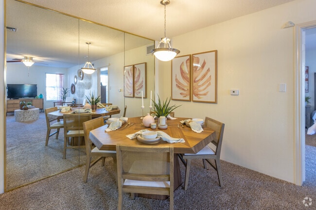 1BR, 1BA - 639 SF - The Crest