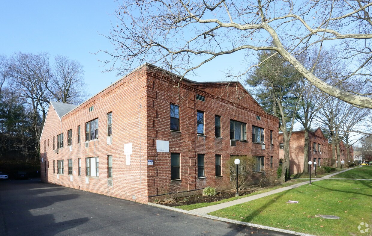 Foto principal - Flowerhill Garden Apartments