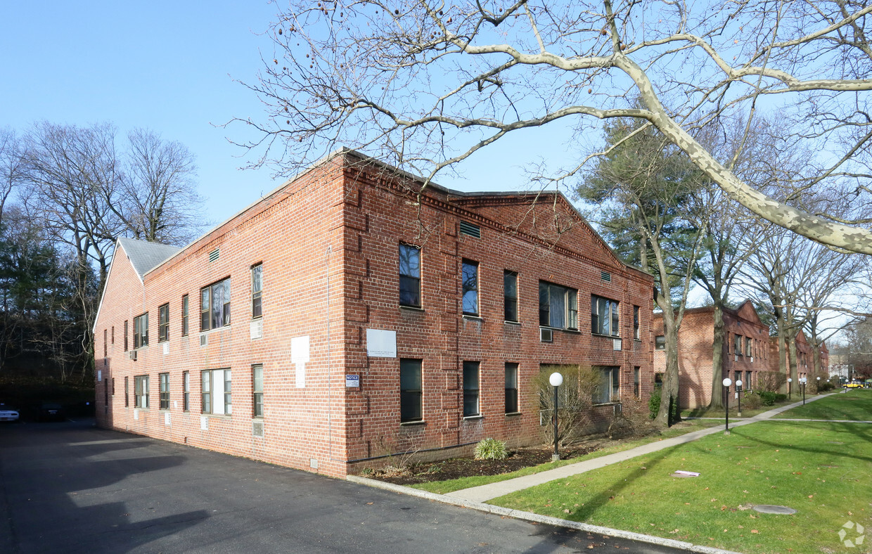 Primary Photo - Flowerhill Garden Apartments