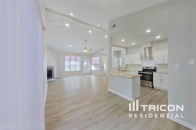 Building Photo - 1121 Cypress Ln