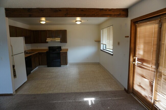 Foto del edificio - Two Bedroom Garden Level Duplex