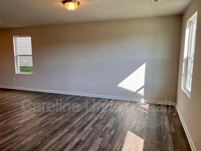 Building Photo - 221 Century Dr