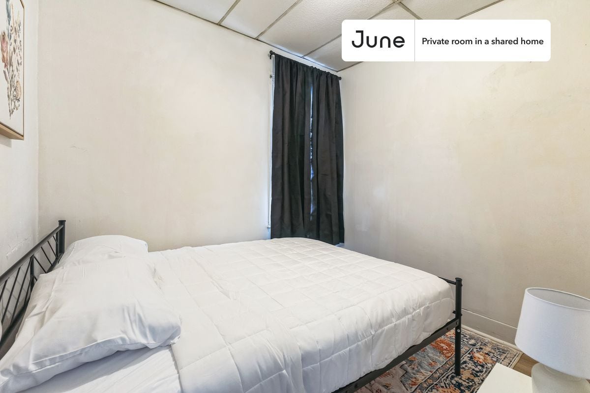 Private bedroom in 5 bed/1 bath Home - Private bedroom in 5 bed/1 bath Home