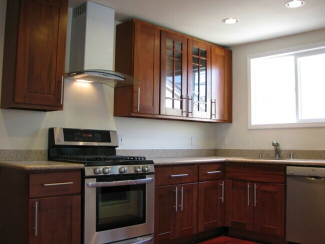 Building Photo - 41 W 39th Ave