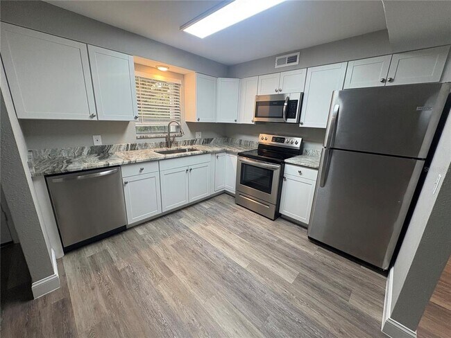 Building Photo - 420 S Palmetto St