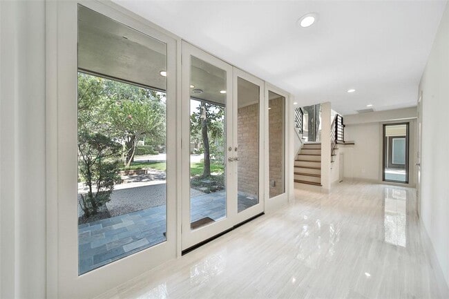 Building Photo - 15607 Memorial Dr