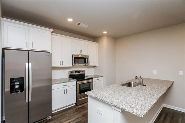 Building Photo - 202 Crestview Dr