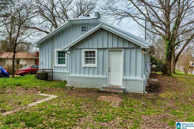 Building Photo - 1001 3rd Ave