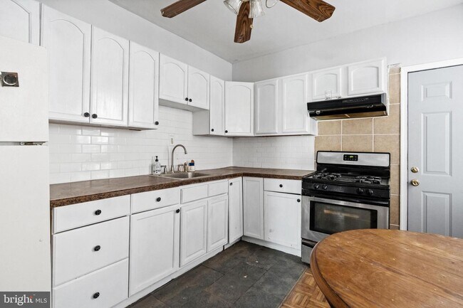 Building Photo - 2341 N 11th St