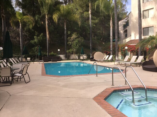 Foto del edificio - 4201 Via Marisol Via