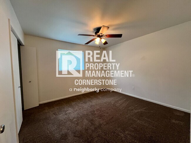 Foto del edificio - Move In Ready Townhome