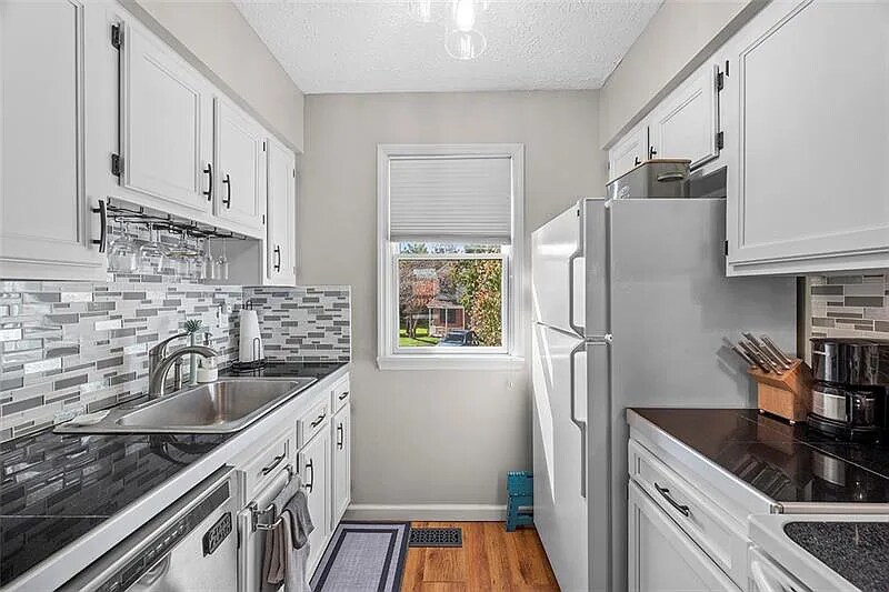 kitchen - 122 Woodhaven Dr