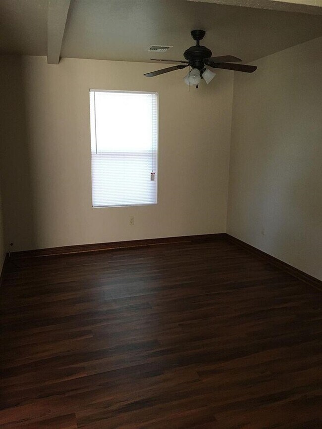 Foto del edificio - 1604 NW Lindy Ave