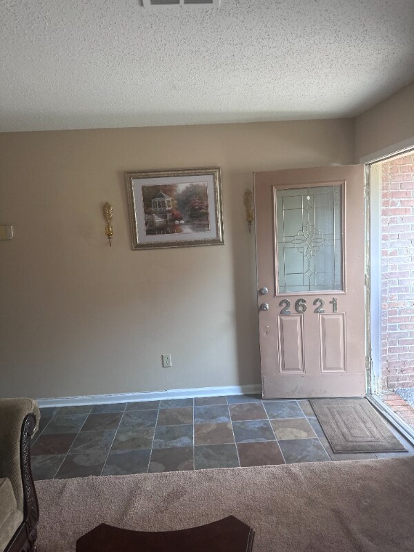 Foto del edificio - 2621 Norwich Dr