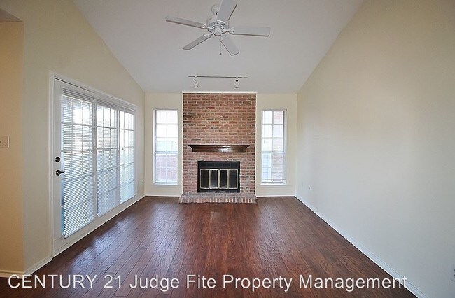 2115 St Michaels Dr Arlington Tx 76011 House For Rent In