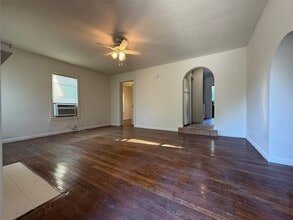 Building Photo - 2815 Primrose Ave