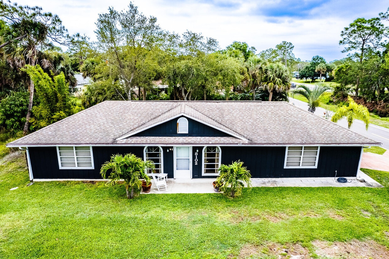 Foto principal - 8102 Kenwood Rd