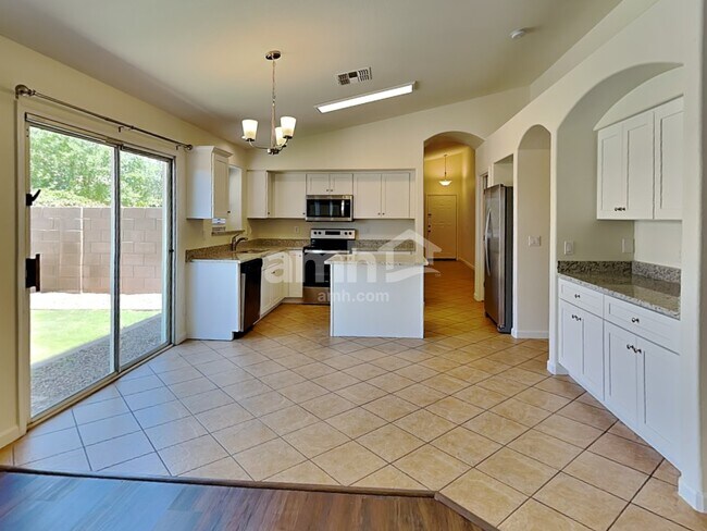 Building Photo - 7818 S 46th Dr