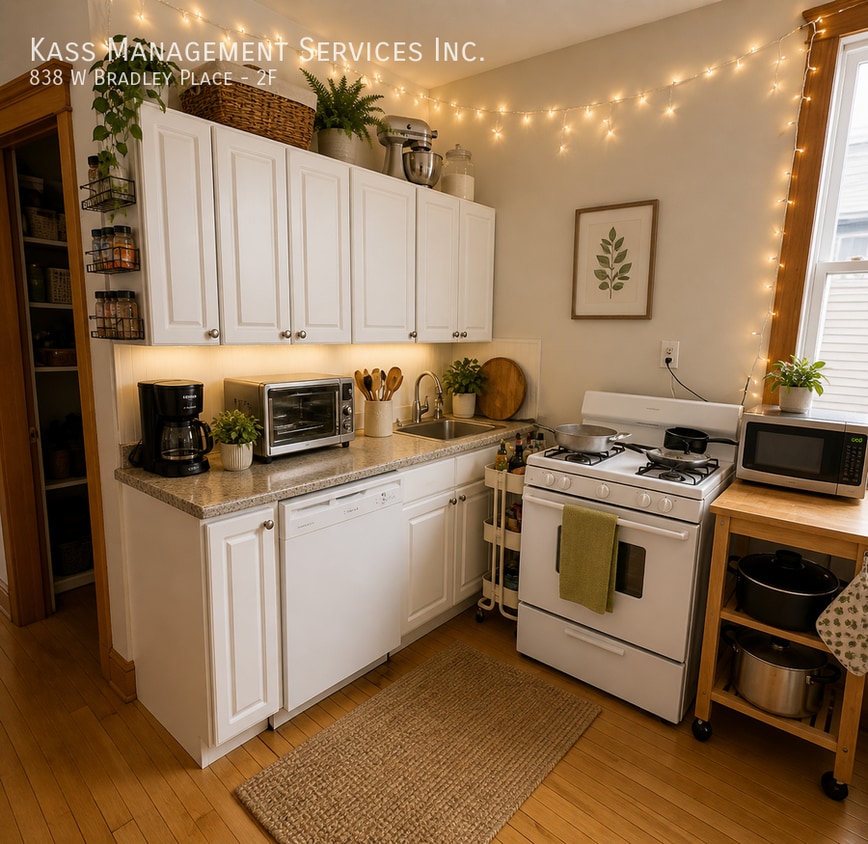 Photo - 838 W Bradley Place-2F