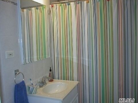 Building Photo - 370 W Broadway