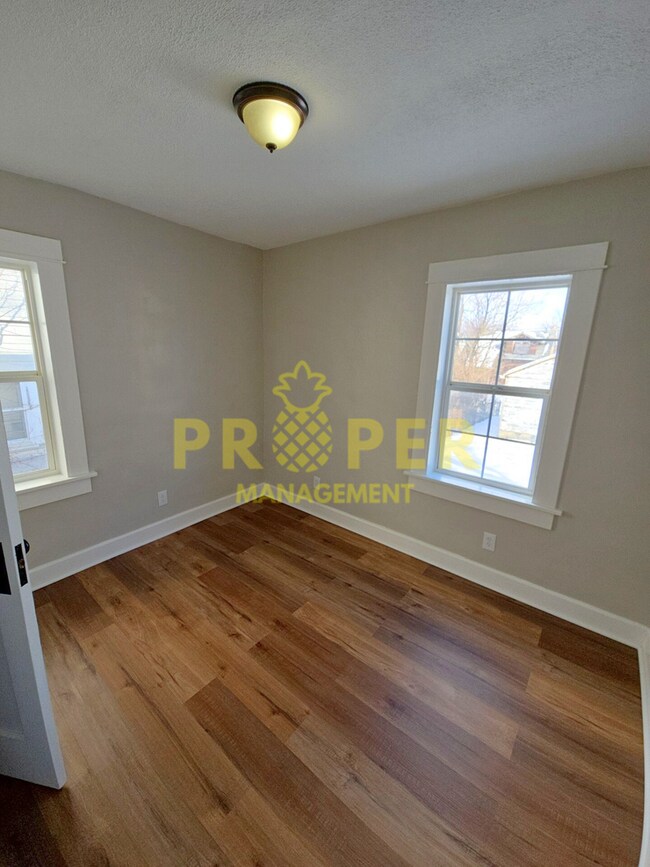 Foto del edificio - Charming 2-Bedroom, 1-Bath Home with Large...