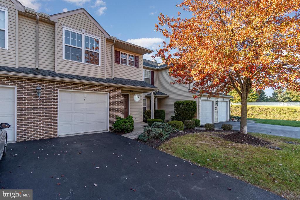 Primary Photo - 127 Cardinal Ln