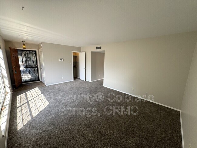 Foto del edificio - 2902 Airport Rd