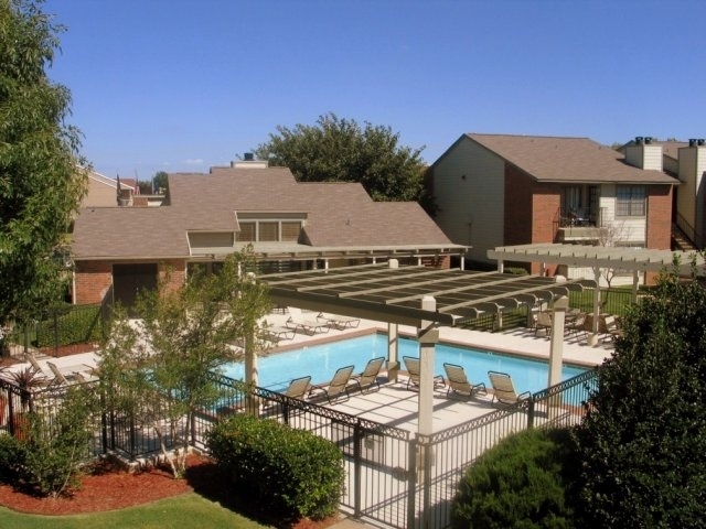 Piscina - Woodcrest Apartments