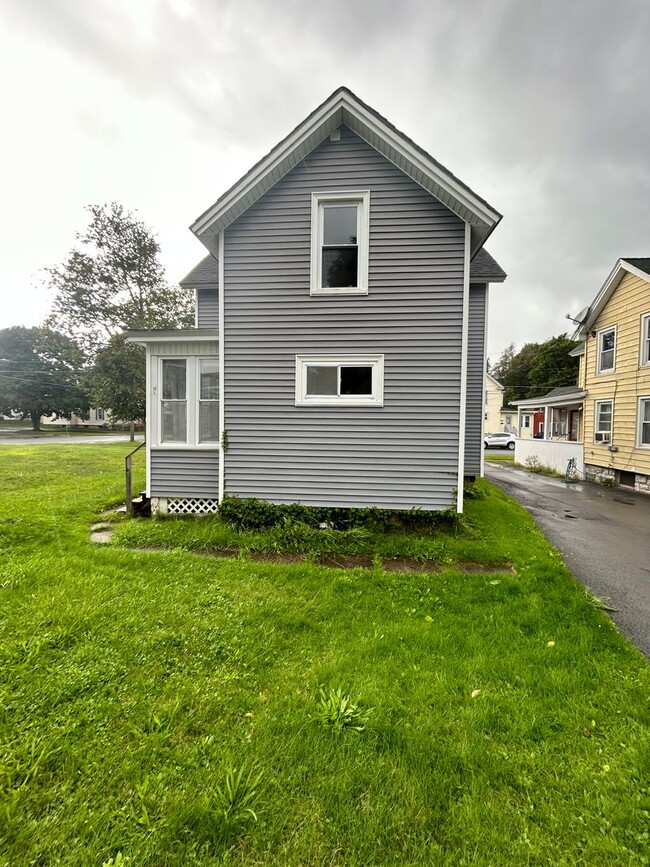 Building Photo - Village of Carthage 3 Bedroom / 1.5 Bath Home