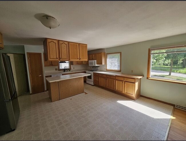 Building Photo - 3401 Dawes St