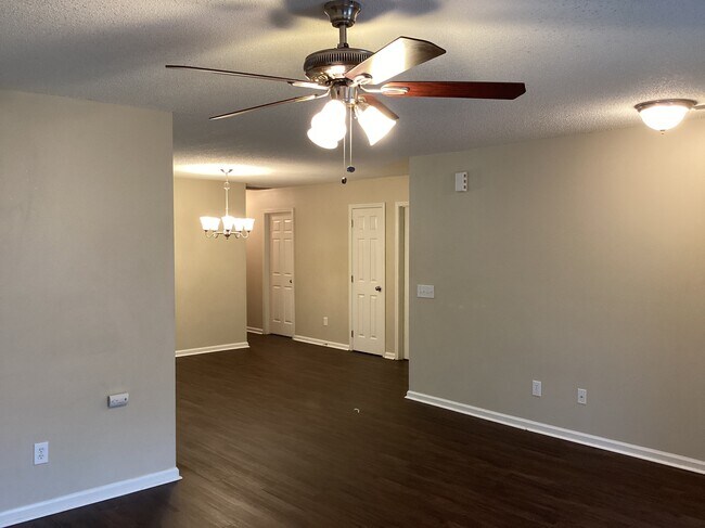 Building Photo - 237 Maypop Dr