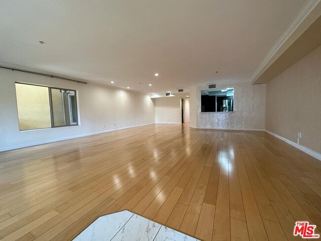 Building Photo - 2435 Florencita Dr W
