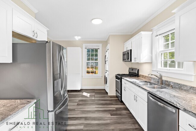 Building Photo - 837 Parkway Dr