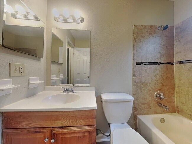 Foto del edificio - 3019 Pyramid Ave