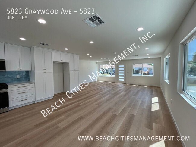 Foto del edificio - Newly Remodeled House with One Parking Spot!