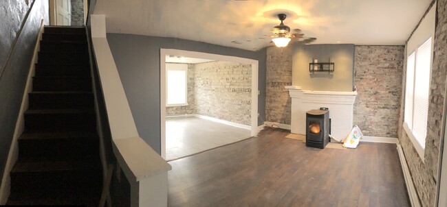 Family room - 262 S Green St