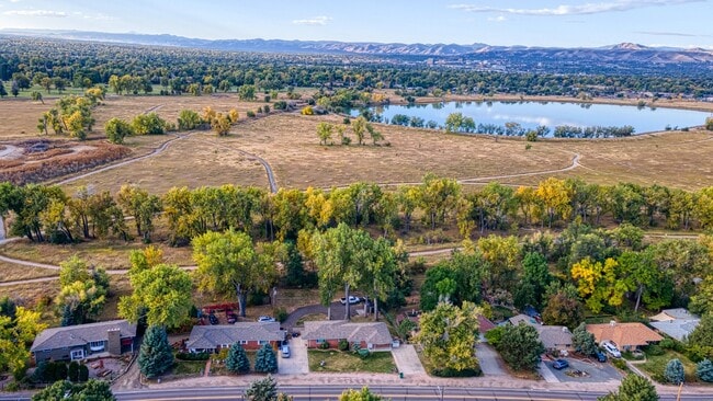 Building Photo - Renovated Home in Desirable Neighborhood