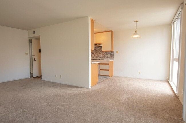 Building Photo - 183 Del Medio Ave