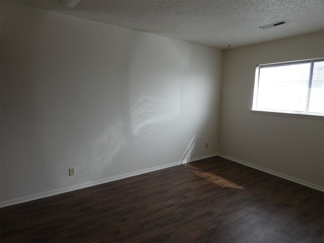 Building Photo - 2709 Leslie Rd