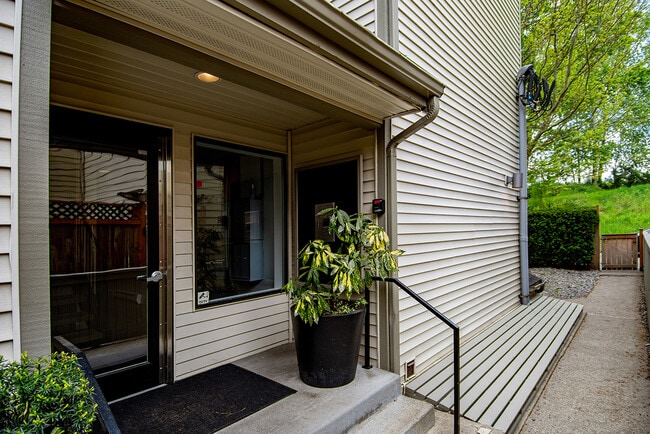 Building Photo - Spacious 2BR/1BA Condo in Great Location (Fremont)