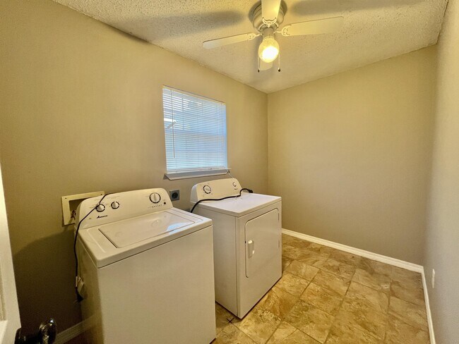 Building Photo - 110 Louise Dr