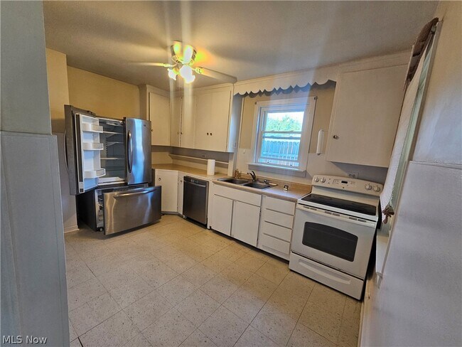 Foto del edificio - 2572 Brecksville Rd