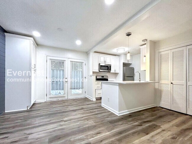 Foto del edificio - 160 Lablanc Way NW